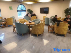 Ziyueqi Light Luxury Hotel (Meishan East Station Wanda Plaza)