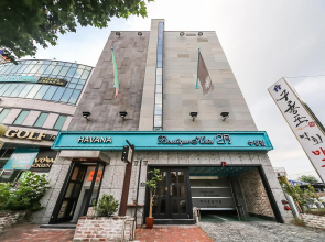 Hotel February Suseong