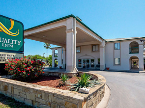 Quality Inn Three Rivers