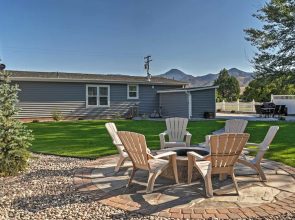 Rustic Chic Home: 10 Mi to Otter Creek State Park!