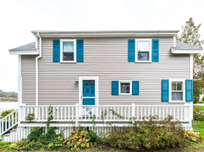Downtown 3br On Water 3 Bedroom Home