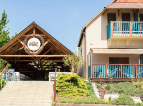Fészek -Étel és Hotel-
