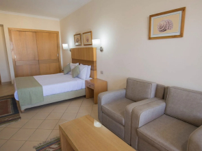 Eagles Downtown Zahabia & Beach Resort