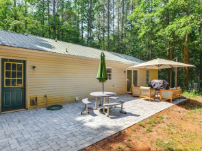 Mooresville Retreat w/ Patio, 1 Mi to Lake Norman!