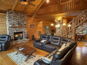 Deluxe log cabin! Pet and motorcycle friendly - enjoy nature with family and friends! 3 Bedroom Cabin by RedAwning