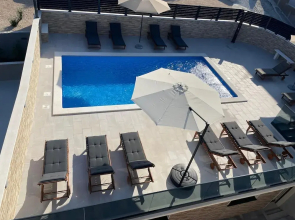 Apartments Villa Milas With Pool