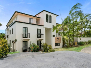 6 Seabreeze Spacious Newly Renovated Apartment with Ocean Views