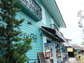 Rimrabeang Amphawa Cafe and Suite