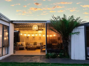 Sol Coastal Retreat - Outdoor Spa and Sauna
