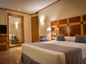 Отель Senator Parque Central