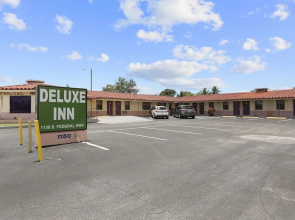 Deluxe Inn