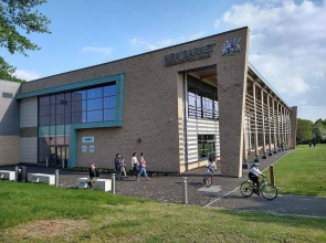 2 Bed Hollywood Movie Themed Apt