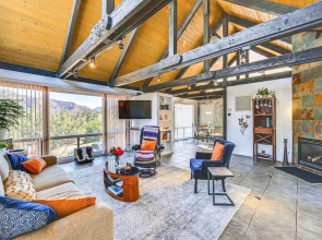 Walk to Hiking Trails: Sedona Red Rock Retreat