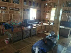Daocheng Lingyunlou Homestay