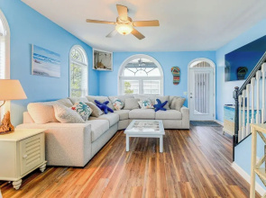 Waterfront Emerald Isle Home w/ Dock Access!