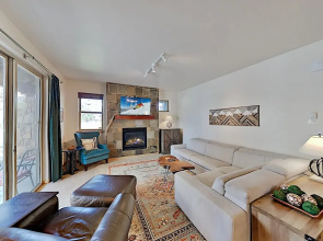 All-suite Main Street : Pool, Hot Tub & Gym 2 Bedroom Condo