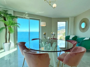 Lux Apartment first row