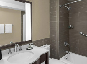 Sheraton Lincoln Harbor Hotel