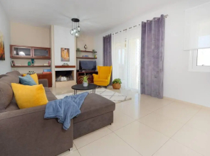 GPK Bright & Stylish 4BR - Central with Free Parking
