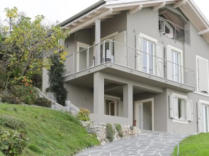Italian Lakes 1 bed Apartment With Lake Views, Private Terrace, Wifi, Peaceful Location