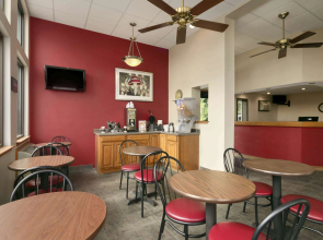 Super 8 by Wyndham Winona MN