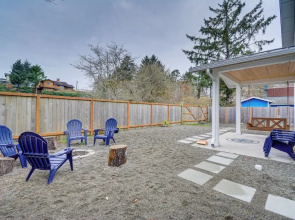 Westport Home w/ Hot Tub: 2 Blocks to Beach!