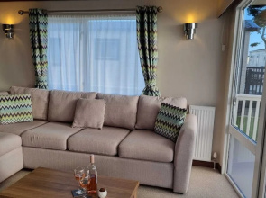 Stunning Seaside Lodge Nr New Forest 2 bed