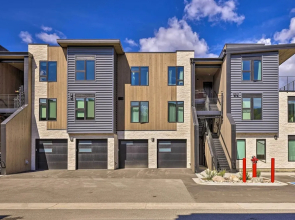 Hot Tub & Balcony: Riverfront Silverthorne Condo!