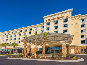 DoubleTree by Hilton North Charleston - Convention Center