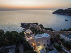 Terra Petra Villa - The Seafront Retreat