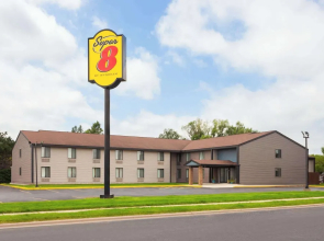 Super 8 Sun Prairie/madison E