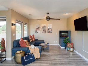 Mid-century Gem w/ Views, Hot Tub & Sunroom Lounge Red Rock Haven by Avantstay