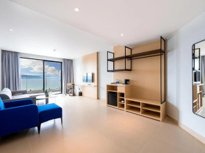 Курортный отель The Empyrean Cam Ranh Beach Resort