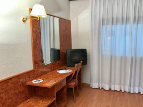 AP Hotel and Parking