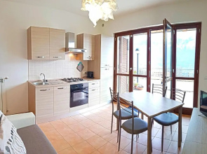 La Quiete 19 Lake view apartment by Gradadomusmea