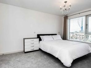 Luxurious Gunwharf Quays Sunset Views