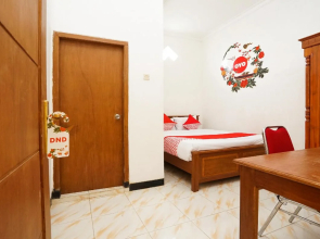 OYO 302 Karolin Homestay
