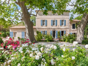 Fancy Villa With Artistic Interiors and Pool in Paradou