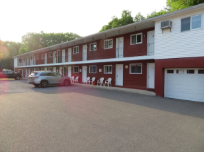 Red Ranch Motel