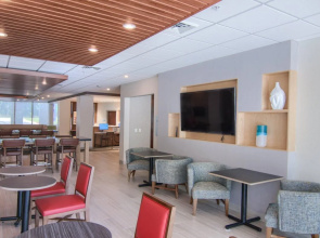 Holiday Inn Express & Suites Mobile - University Area by IHG
