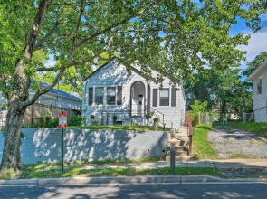 6 Mi to National Mall: Modern DC Apartment!