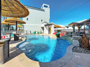 Resort Pool, Walk to the Beach, Island Views Little Beach House by Avantstay
