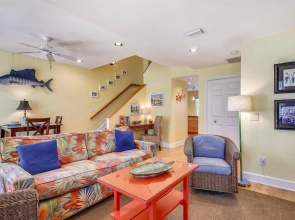 Key West Casa by Avantstay Communal Pool BBQ & Patio Near Duval Street Week Long Stays Only