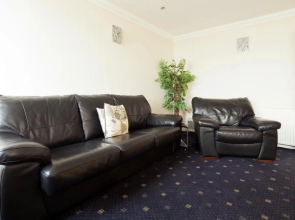 Queens Mansions: Ocean View Apartment