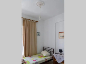 Ρήγας: Όμορφα στο Μεσολόγγι, Διαμέρισμα Β3