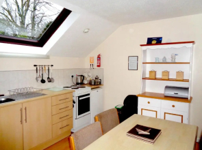28 Yew Lodge