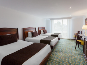 Hotel Embassy Park
