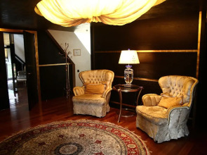 Royal Square Hotel & Suites