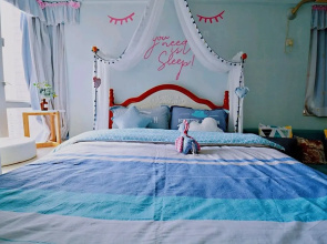 Avatar Clouds Large Queen Bed & High Rise View