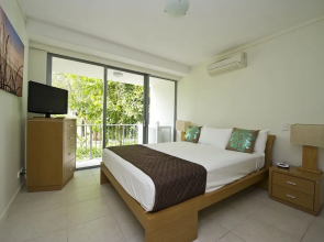 Blue on Blue Apartment 812